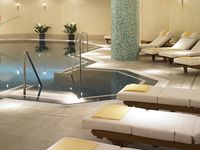 Hilton-berlin-hotel-pool-area-spotlisting