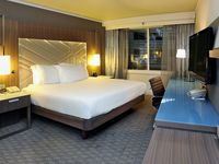Hilton-paris-la-defense-hotel-king-hilton-guest-room-spotlisting