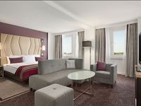 Hilton-vienna-danube-waterfront-waterfront-suite-spotlisting