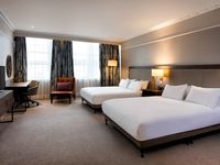 Hilton-edinburgh-carlton-guest-room-spotlisting