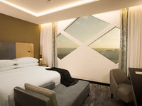 Hilton-amsterdam-airport-schiphol-diamond-suite-bedroom-spotlisting